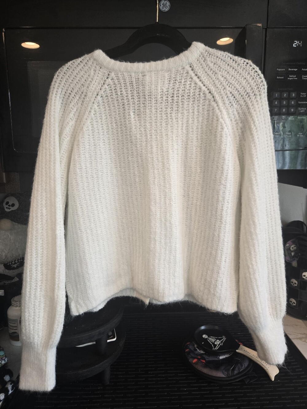 NWT!! Willow & Wind Soft White Button-Up Knit Cardigan Sweater. Size M - Picture 6 of 10